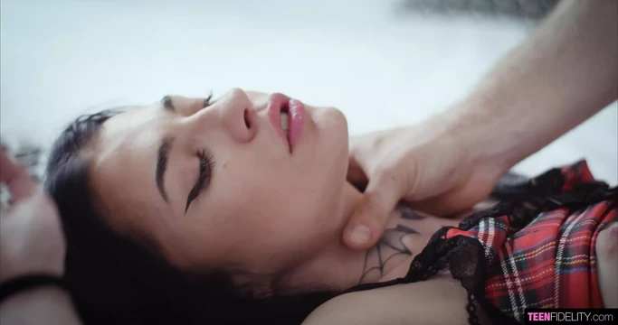 Petite Brunette Chloe Heart Gets A Mouthful