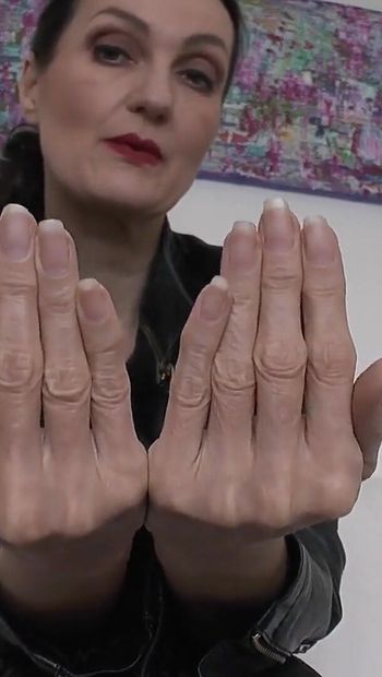 Leather Mistress Shows Her Beautiful Hands Lady Victoria Valente