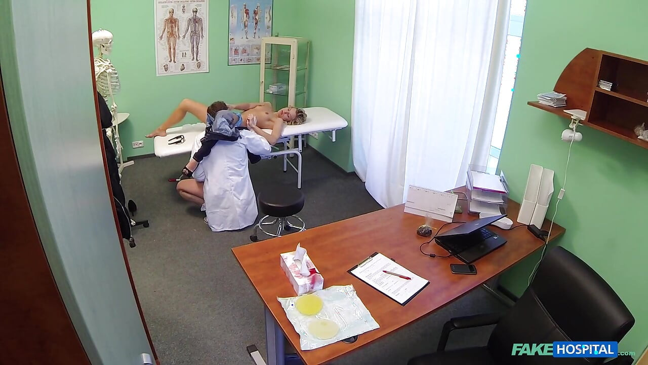 Fake Hospital- Hot Blonde Enjoys an Office Exam, Pussy Pounding & Takes a Massive Cumshot for a Big Discount