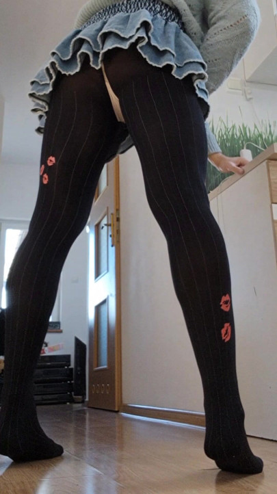 W słodkich rajstopach i sweter