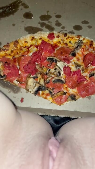 PIZZA TEEN MASTURBATION -KINKY FOOD FETISH-FEMALE WEIRD ARAB PORN-REAL ORGASM- AMATEUR- ARABIAN SNOWWHITE-USA LOS ANGELES 2025 G