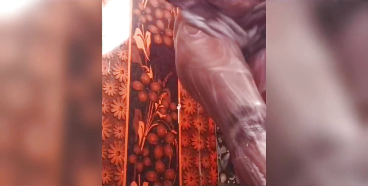 Ammu își spală pizda dulce cu săpun