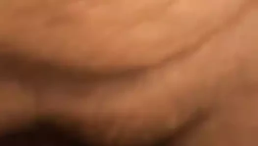 Kocasını gerçek bir sürtük olarak aldatıyor