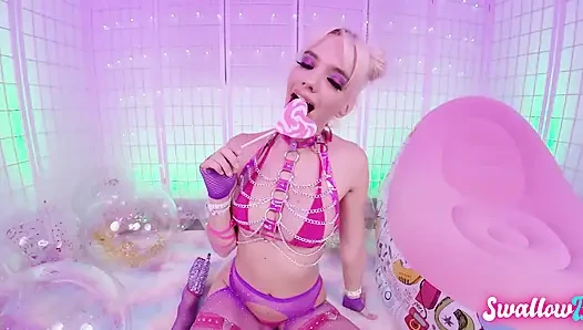 Kenna james si cewek imut rambut pirang lagi asik nyepong kontol sampai muncrat