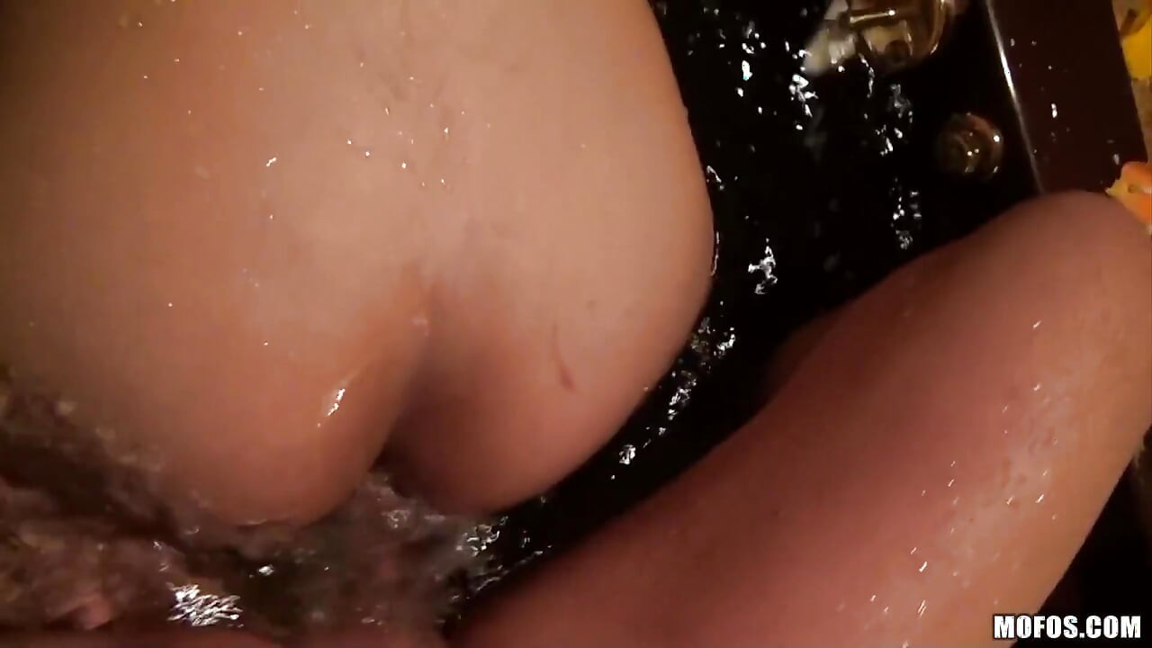 Sé esa chica: fóllame en el baño, es romántico!