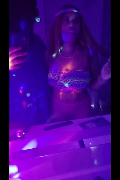 샤니스 Luv는 행복한 댄스 플래퍼 짧은 버전입니다