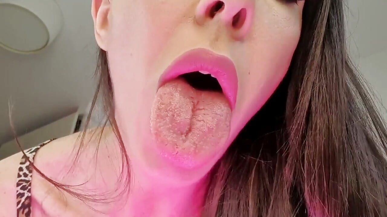 Giant Girl Wants to Eats You