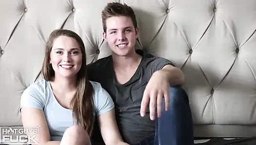 Высокий ебарь Brady Corbin трахает татуную крошку Danielle Land