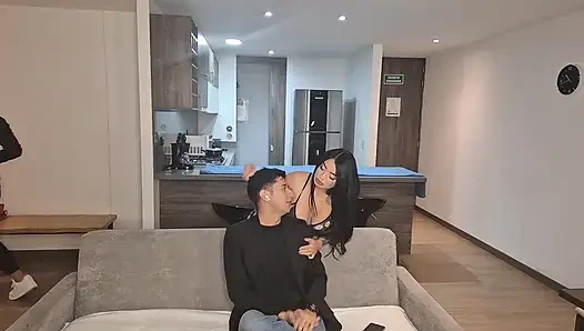 Düşünmeden En Iyi Arkadaşimin Üvey Kiz Kardeşiyle Seks Yapiyorum Ve Futbol Maçi Izliyoruz