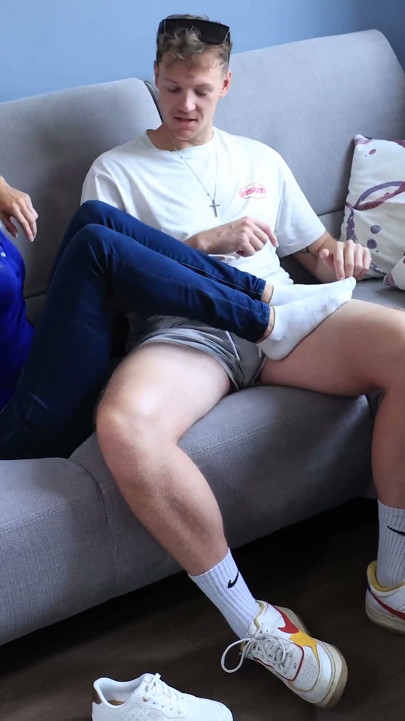 下班后按摩我继妹的臭脚