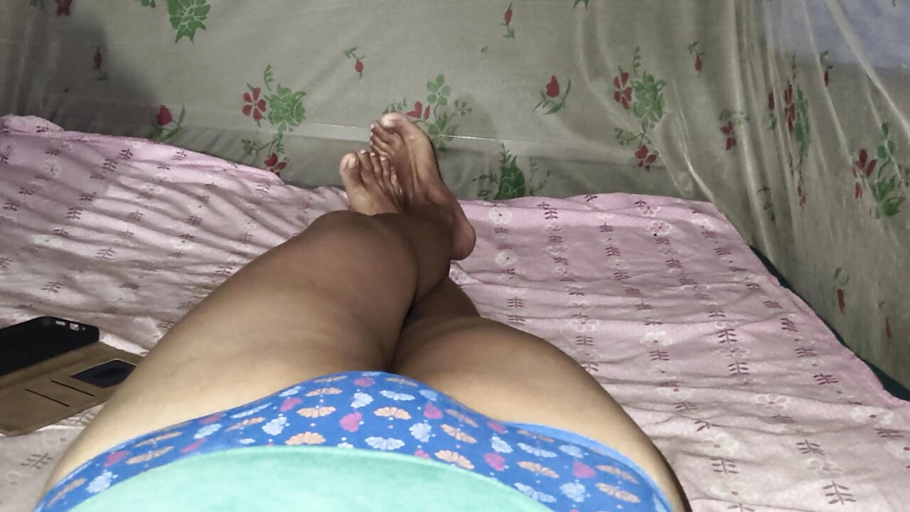 Miúda Indiana Desi a fazer titfuck e a levar uma enorme ejaculação nas mamas grandes, tão fofas - Ejaculação caseira na cona Indiana