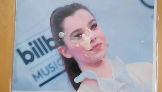 Cum on Hailee Steinfeld 4