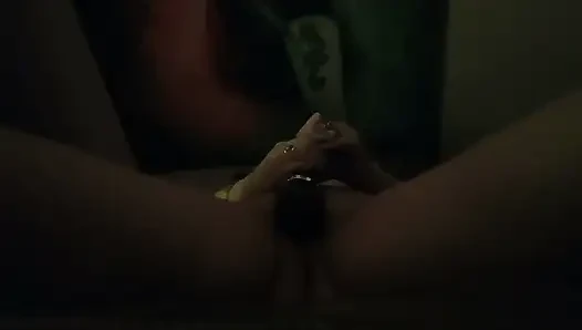 Beni bu sevimli kaprisli orgazmı izlerken izlediğini bilmiyordum