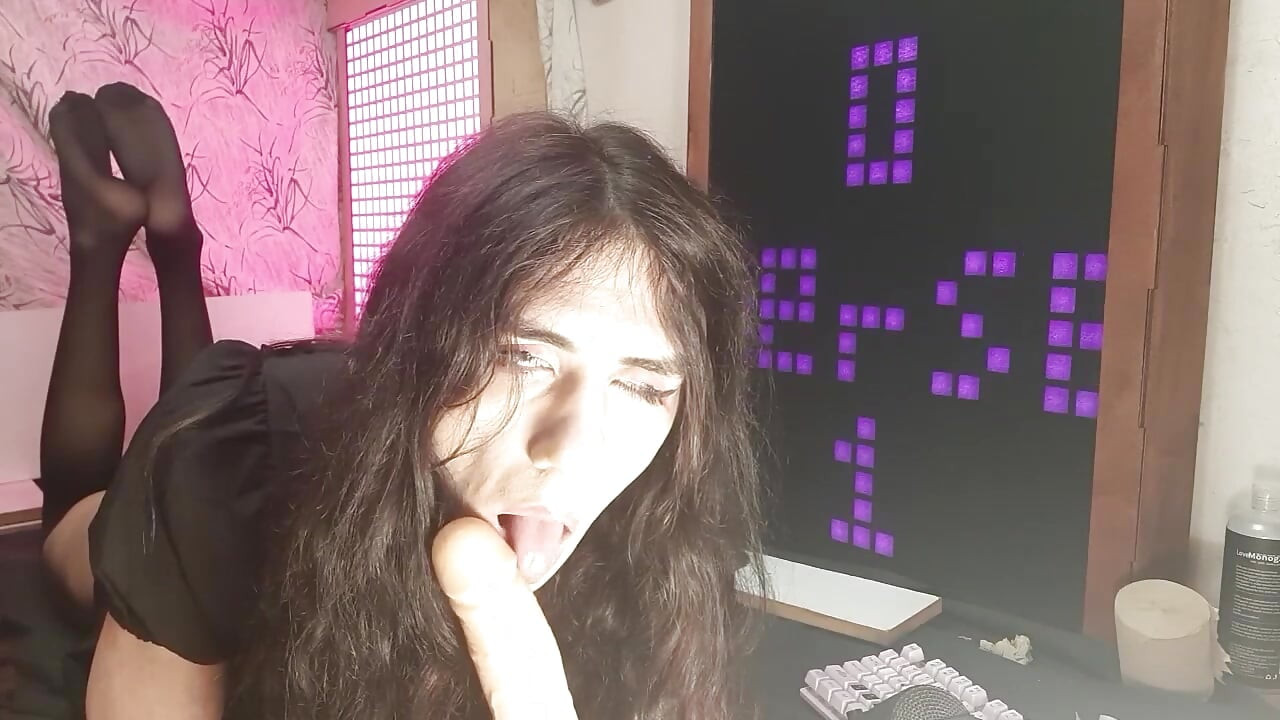 자지를 롤리팝처럼 핥기