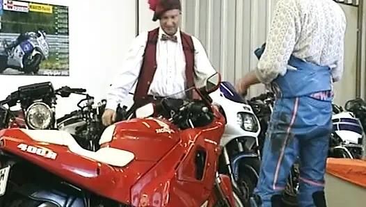 Motogp deutsches mädchen wird im salon