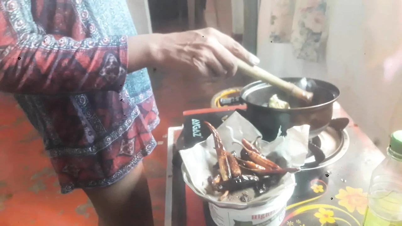 Fucking the housemaid while she is cooking