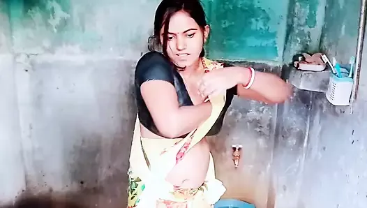 😘BENGALI BHABHI IN BATHROOM FULL VIRAL MMS (Cheating Wife Amateur Homemade Wife Real Homemade Tamil 18 Year Old Indian Uncensor