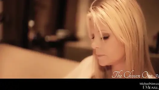 Samantha Rone доит текущую киску Indiea Summers вибратором!