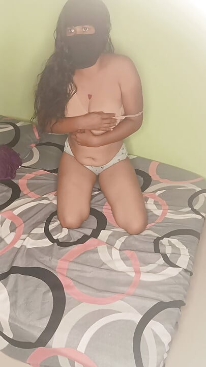 Sexy hot house wife show her body