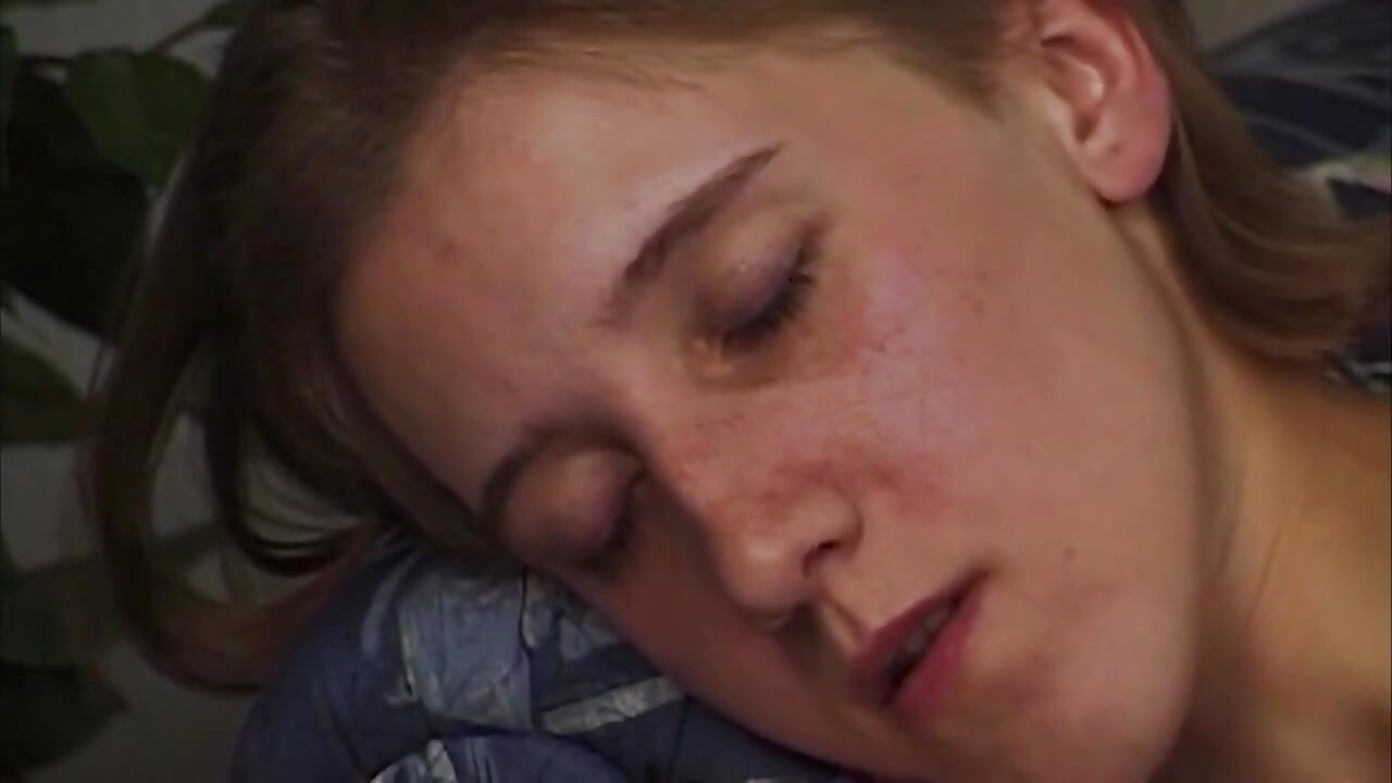 Reife brünette MILF wird geleckt und lutscht dann schwanz