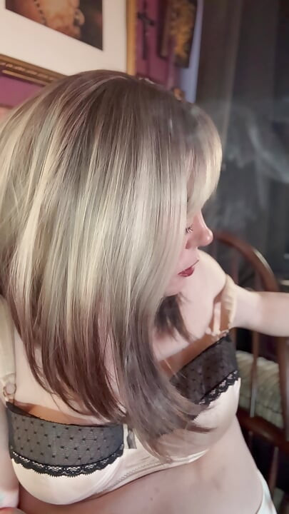One In Each Hand! Tina Snua Smoking 2 Cork Cigarettes At Once - Drifting Smoke Smoker OMI OME