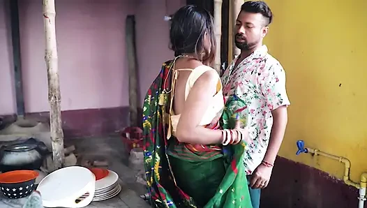 Step son ke samne hi uski step mother ko chod diya