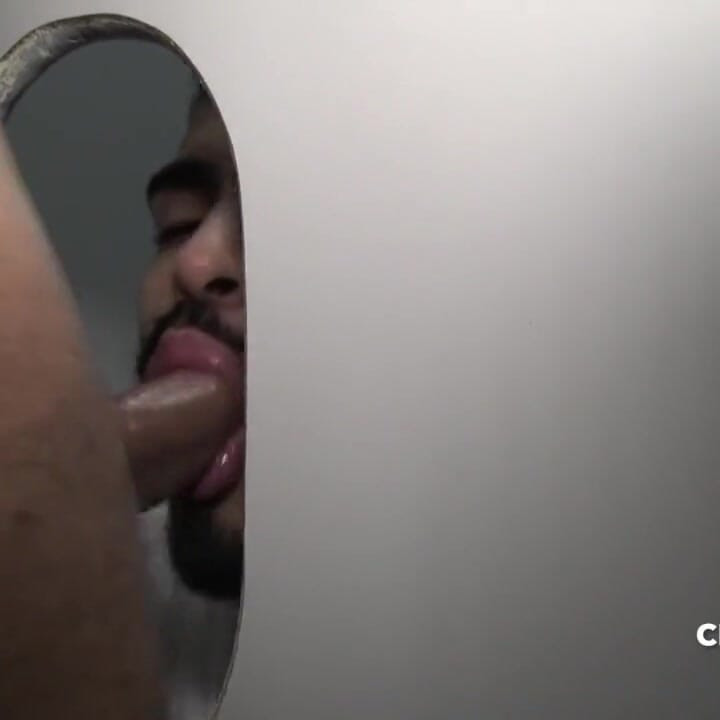 Valentino Sisto fucked bareback by the top Arab Kalil