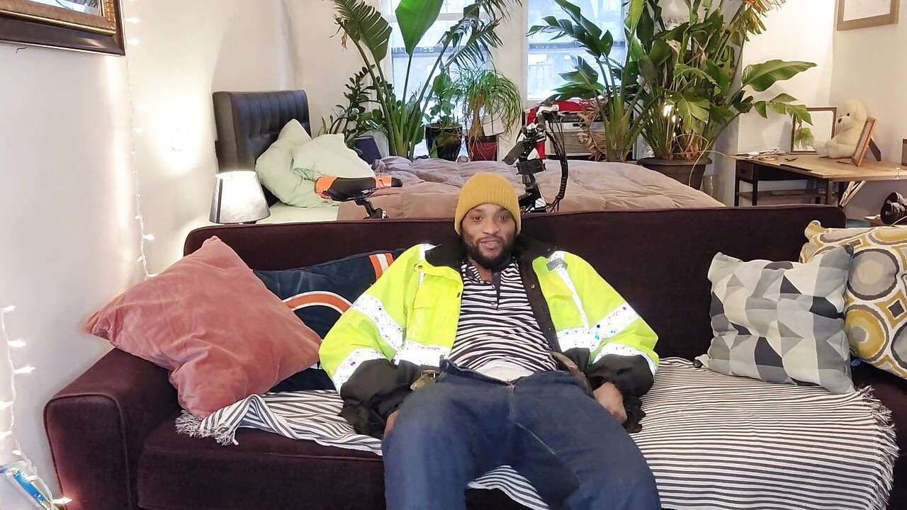 Kennie Jai se skida, zadirkuje i za tebe nakon posla