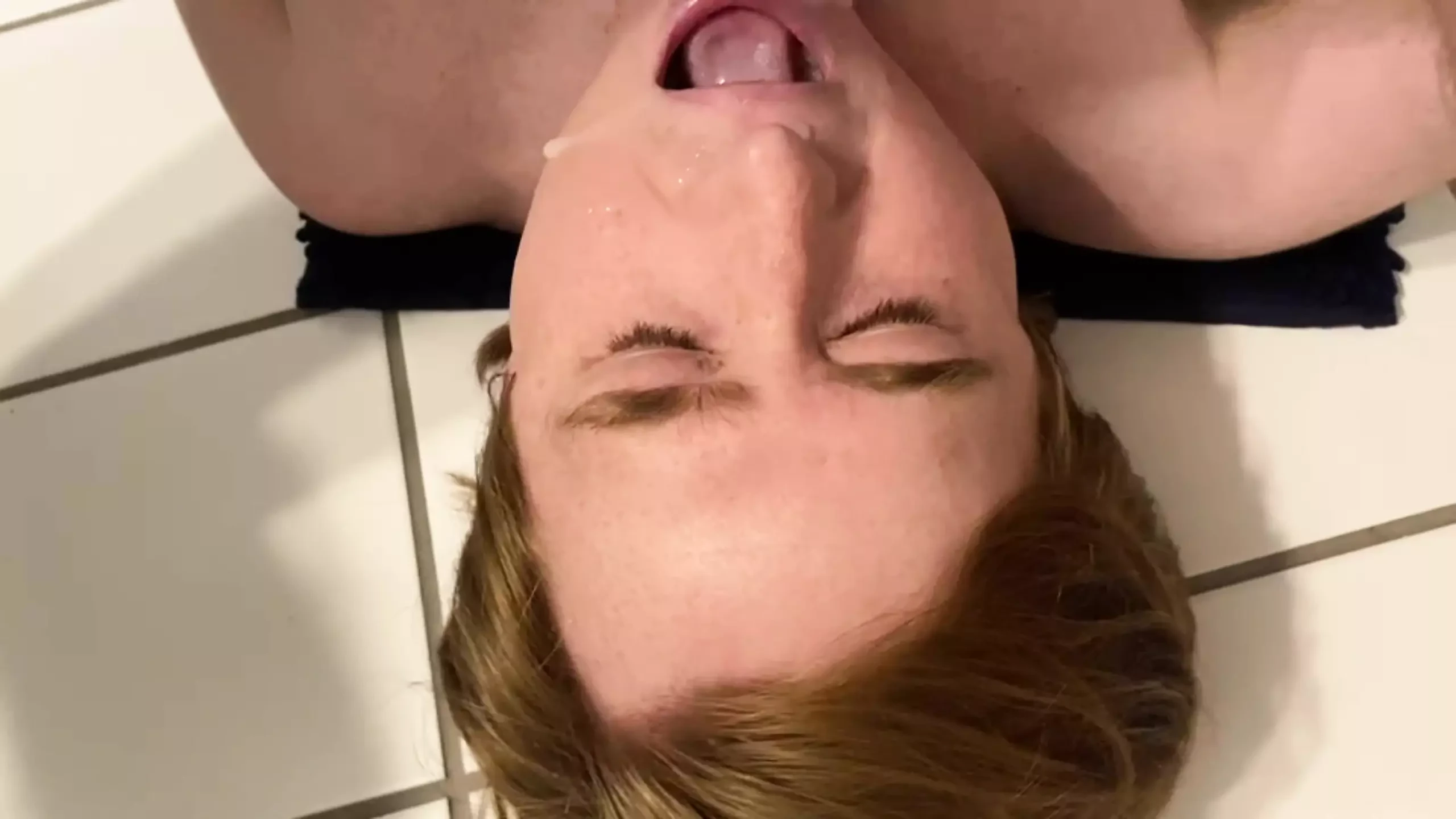 Auto facial e porra na boca compilação Taylor11951