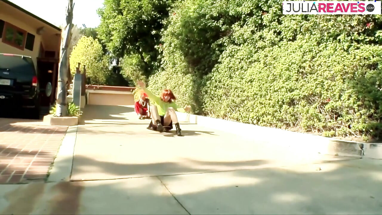 În vila scumpă poate fi futută anal și în pizdă în același timp