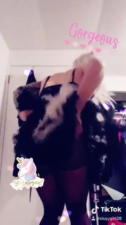 LittleSissyG fucks her self