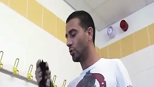 Fransız kızlar duştan sonra üçlü seks yapıyor