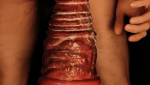 Tüm dildoyu yutuyor
