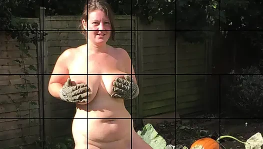 heiße und geile nackte vorführung von exhibitionismus für die glücklichen nachbarn, die durch die vorhängen gucken