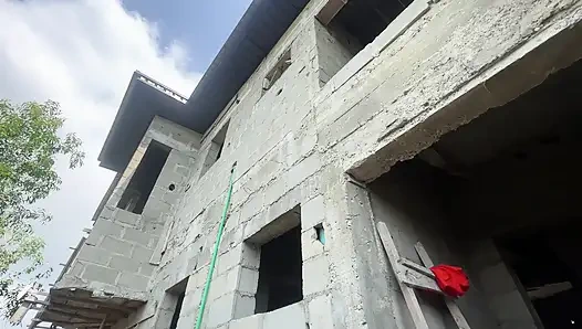 Suamiku ngentot aku di gedung baru kami yang belum lengkap