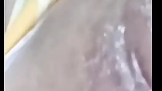 Bu çok iyi hissettirdi, fışkırtarak geldim, ilk fışkırtmamı yaptım!