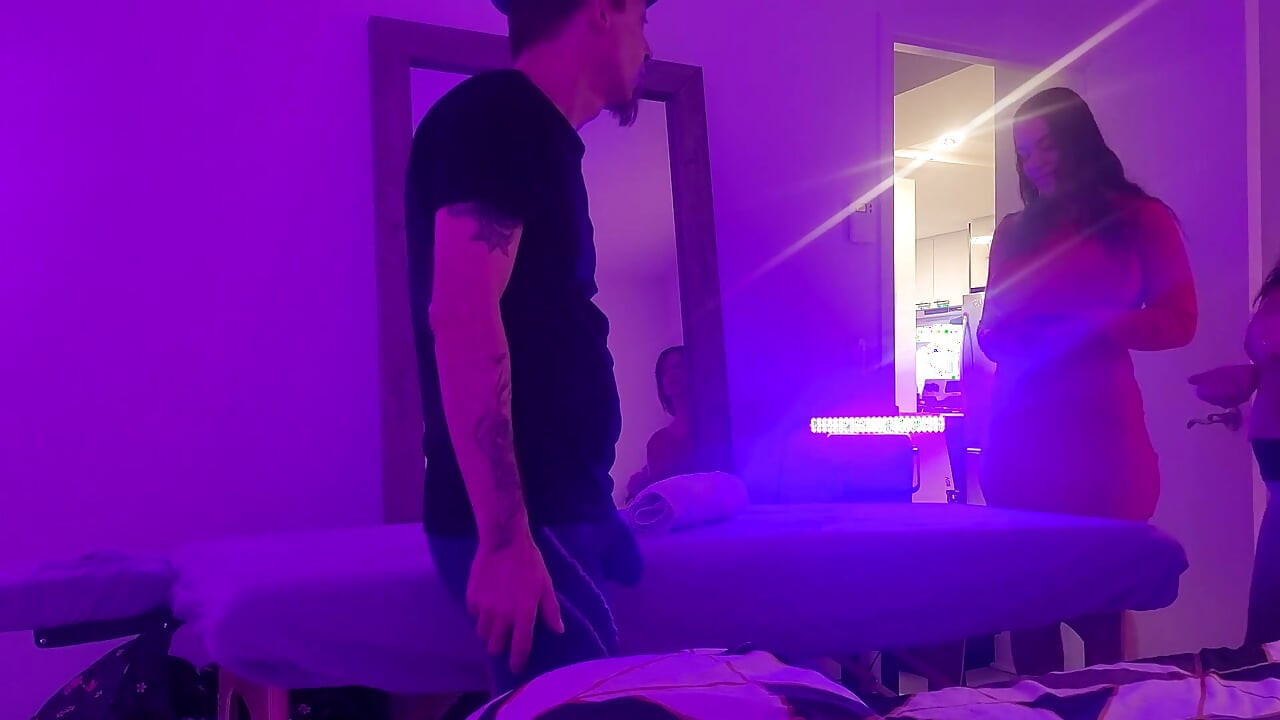 Damon gives a tantrique massage to Julia Sky