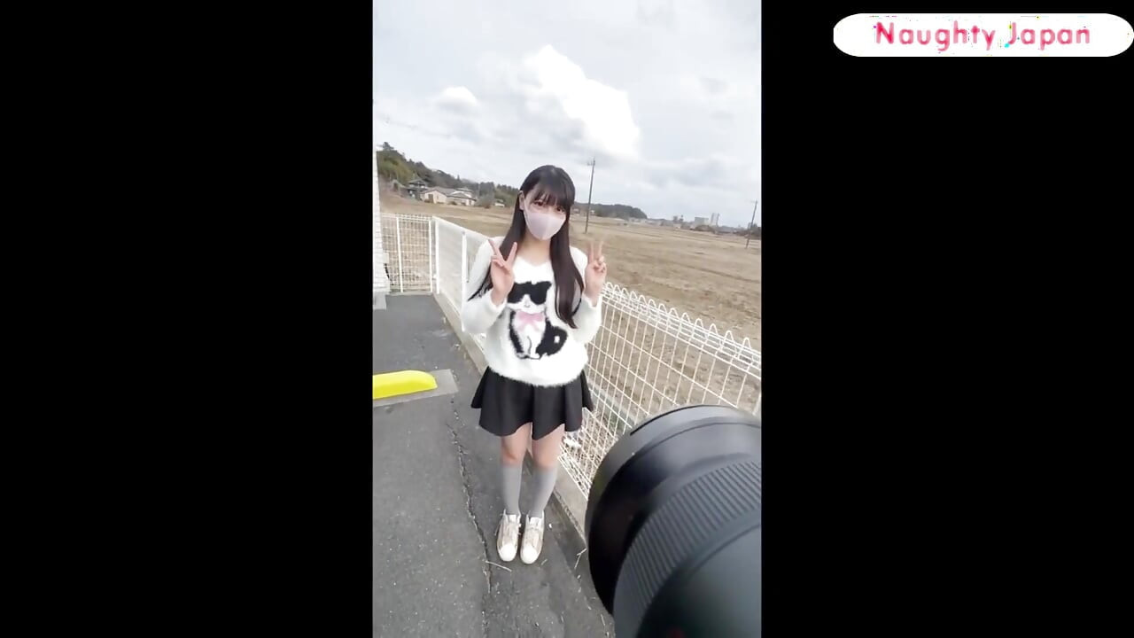 Подлинный Idol член группы появляется наконец-то с полным лицом в этом редком дебютном выпуске