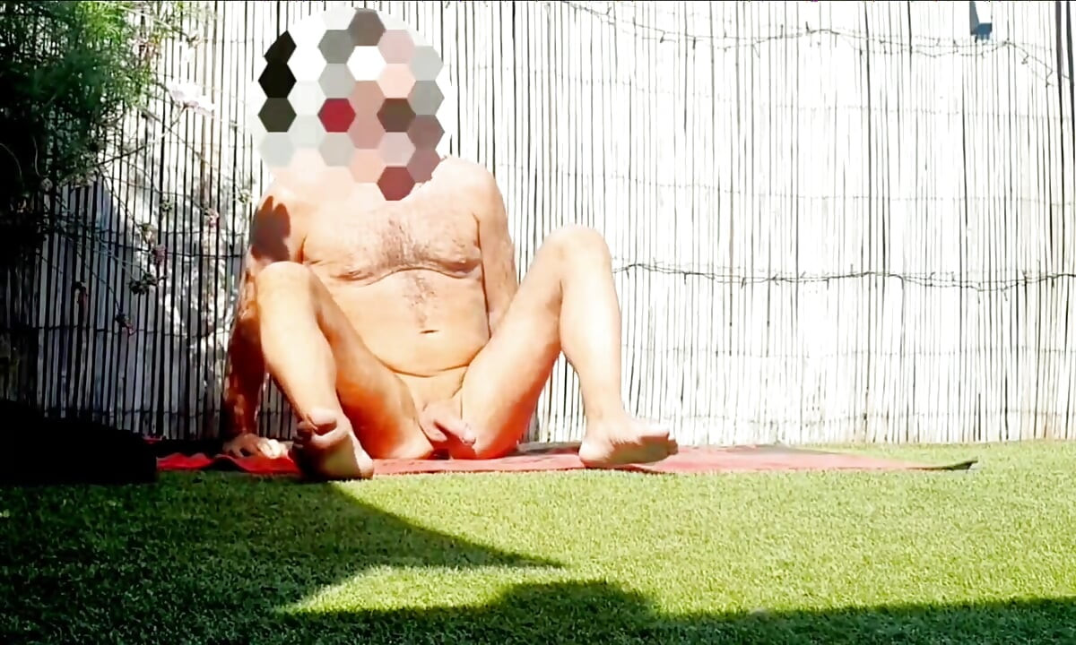 Garden Buttplug and Stroking