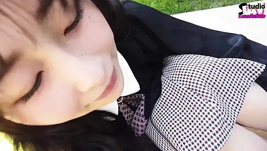 Si seksi ini lagi asik muasin memeknya dengan suara aduhainya pakai minuman luar ruangan bab-2