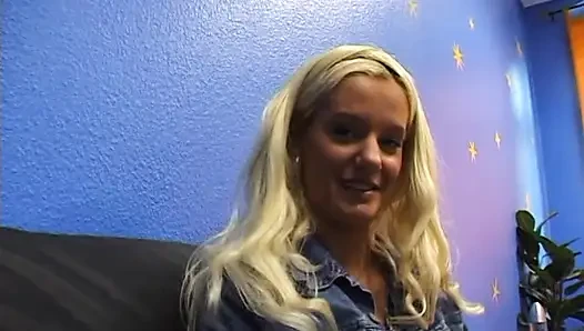 Blonde fingering her love hole