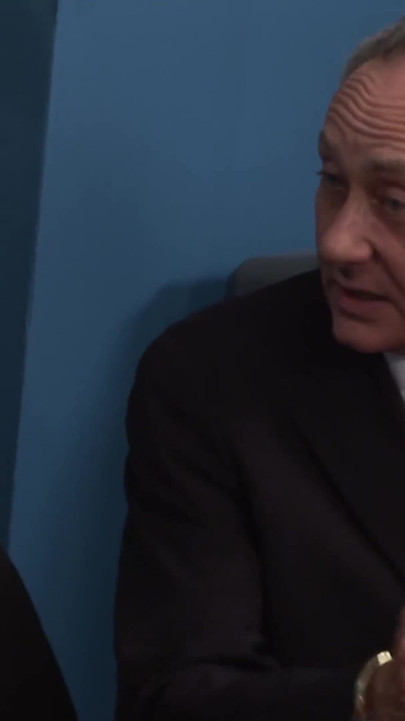 Stacey și Dani sug pe rând pule și se fut pentru cea mai bună slujbă