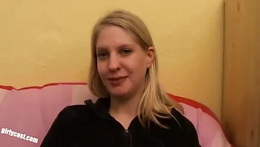 Первый большой черный член тинки Kati, пока ее бойфренд наблюдает