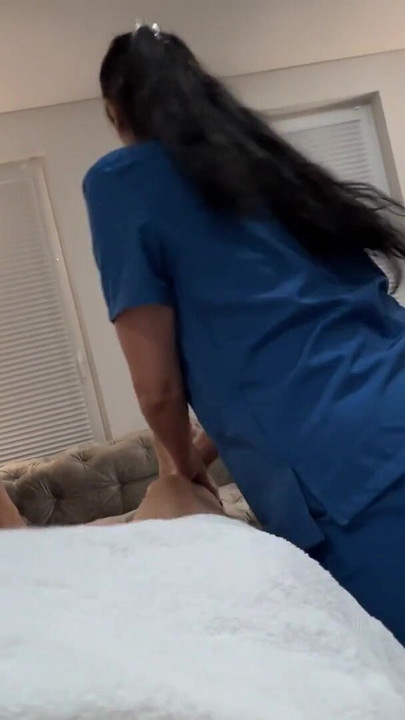 การนวดที่บ้านกลายเป็นเซอร์ไพรส์ที่มีความสุข คลิป 1