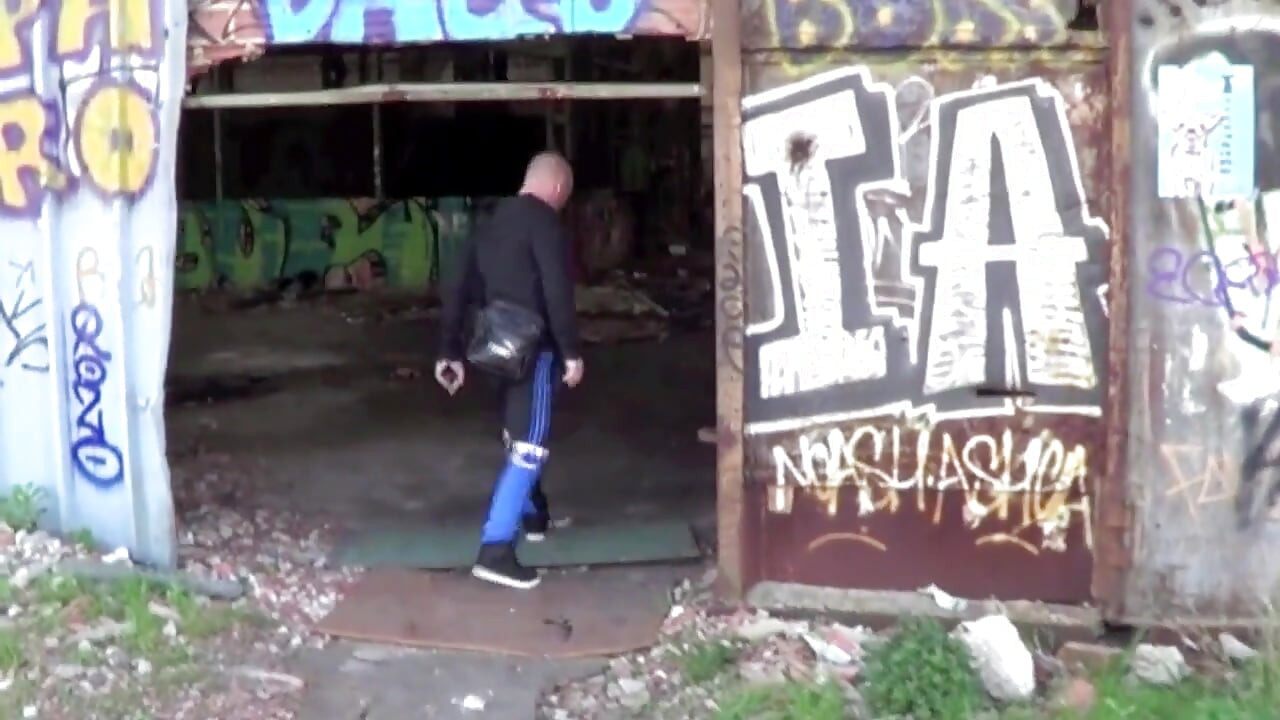 John fucked outdoor by straight motorbiker