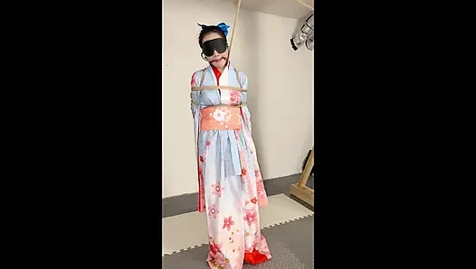 Versi klimaks dari memakai kimono di hari yang cerah