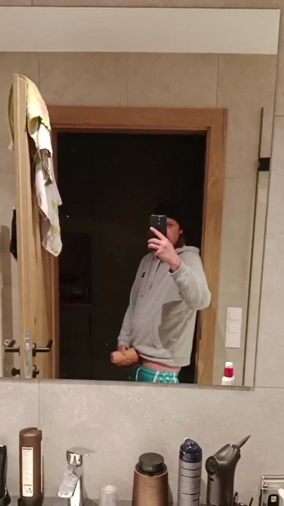 I love to play with myself