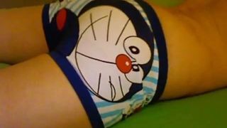 Doraemon transando e arranhando