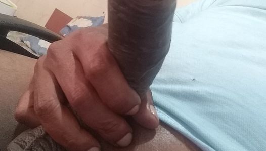 Indische man met grote lul die alleen masturbeert 292