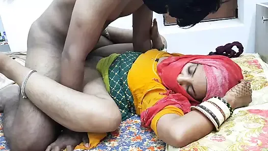 Une indienne et son copain baisent dans une vidéo full HD